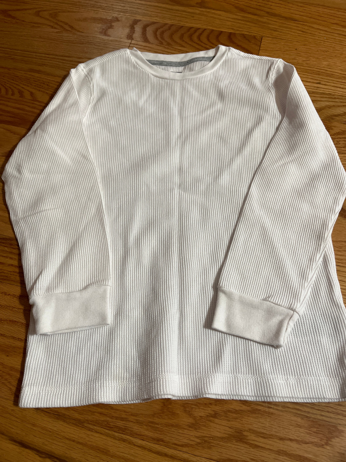 White waffle shirt Old Navy - size Youth - 8 (M)