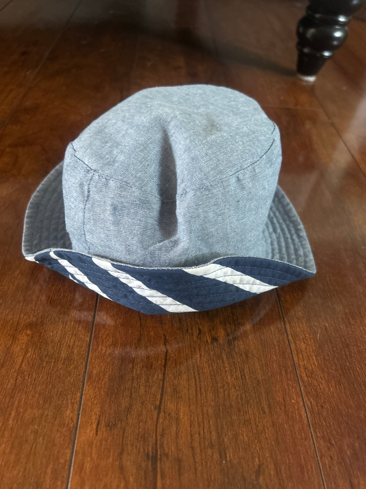 Carter's bucket hat EUC Reversible