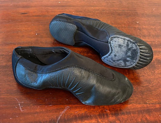 BLOCH DANCE EUC BLACK WITH HEEL - size Shoes - Kids 13