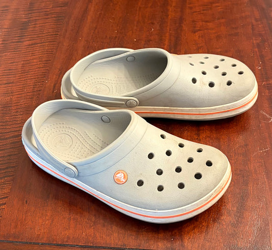 CROCKS GRAY VGUC - size Shoes - Adult 8