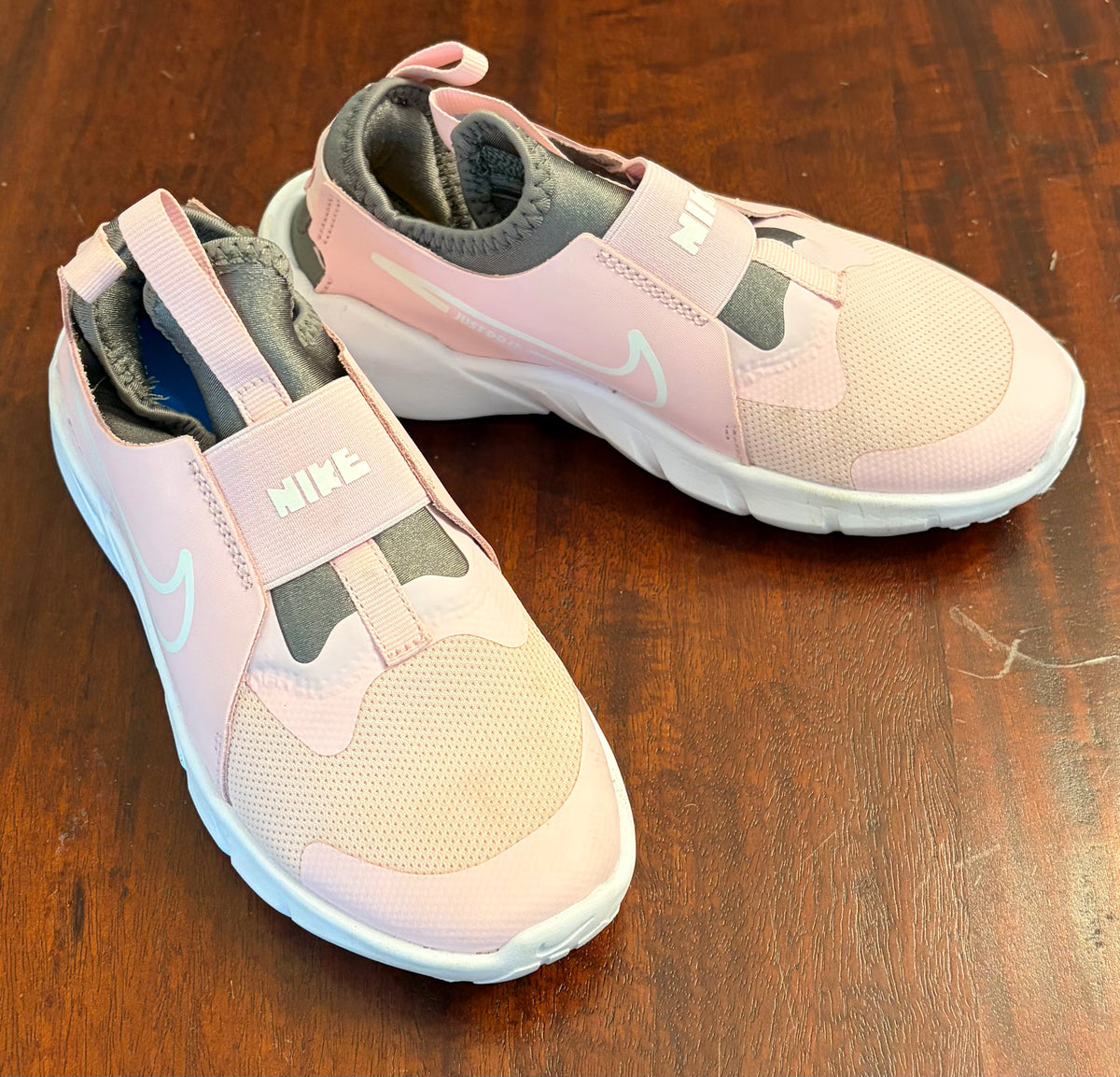 NIKE PINK SNEAKER LIKE NEW OPEN BACK - size Shoes - Kids 2