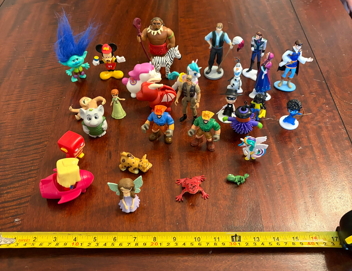LOT OF MISC FIGURINES