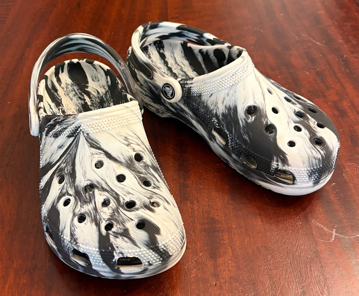CROCKS BLACK WHITE TIE-DYE GUC - size Shoes - Kids 4