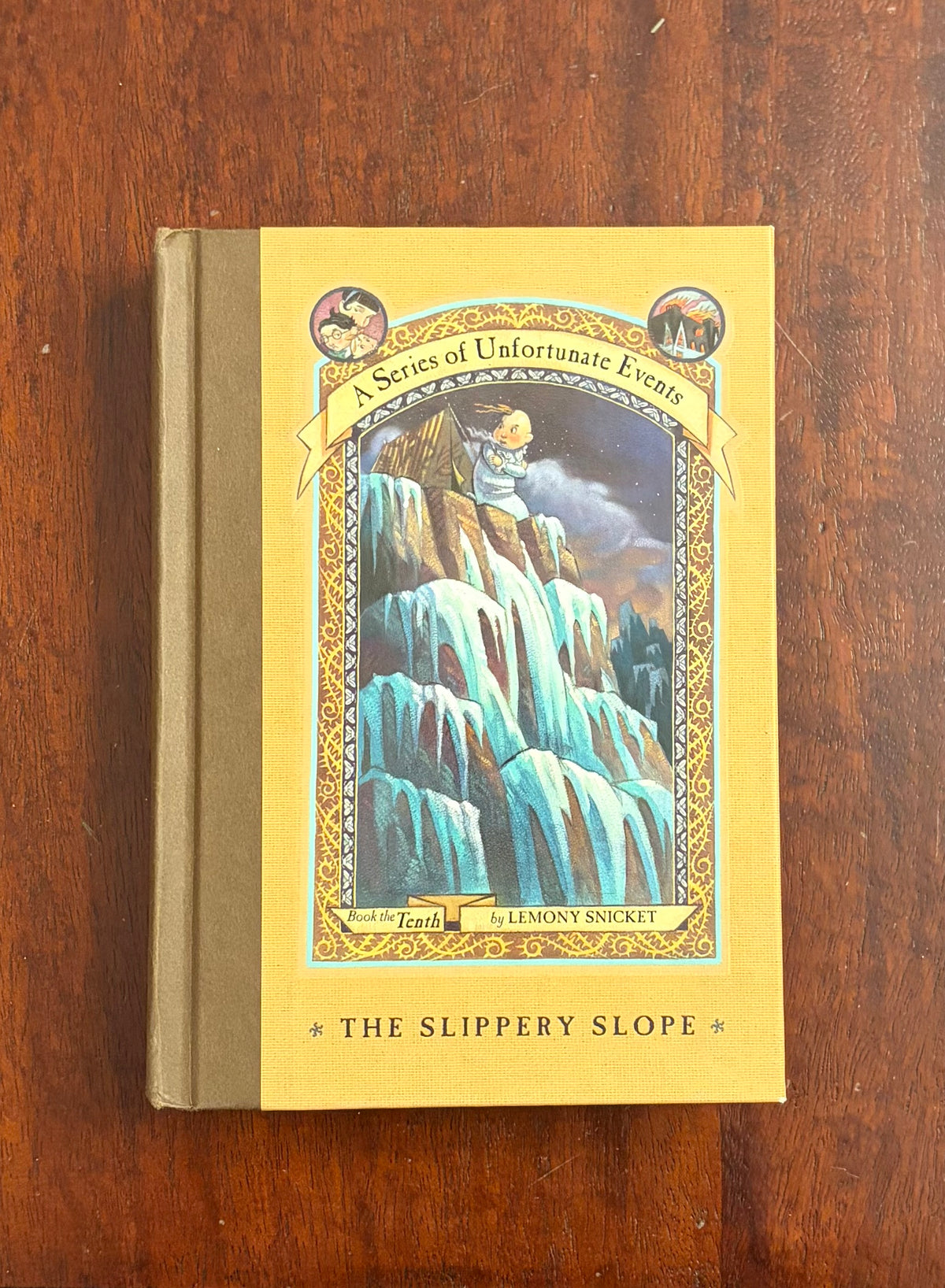 A SERIES OF UNFORTUNATE EVENTS SLIPPERY SLOPE