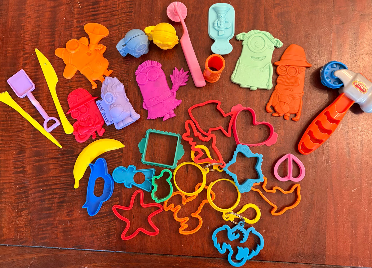 PLAY-DOH SHAPES MINNIONS