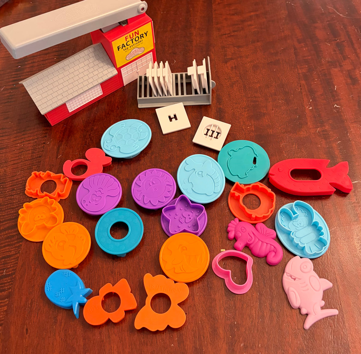 PLAY-DOH SHAPES FUN FACTORY SHAPER GUC