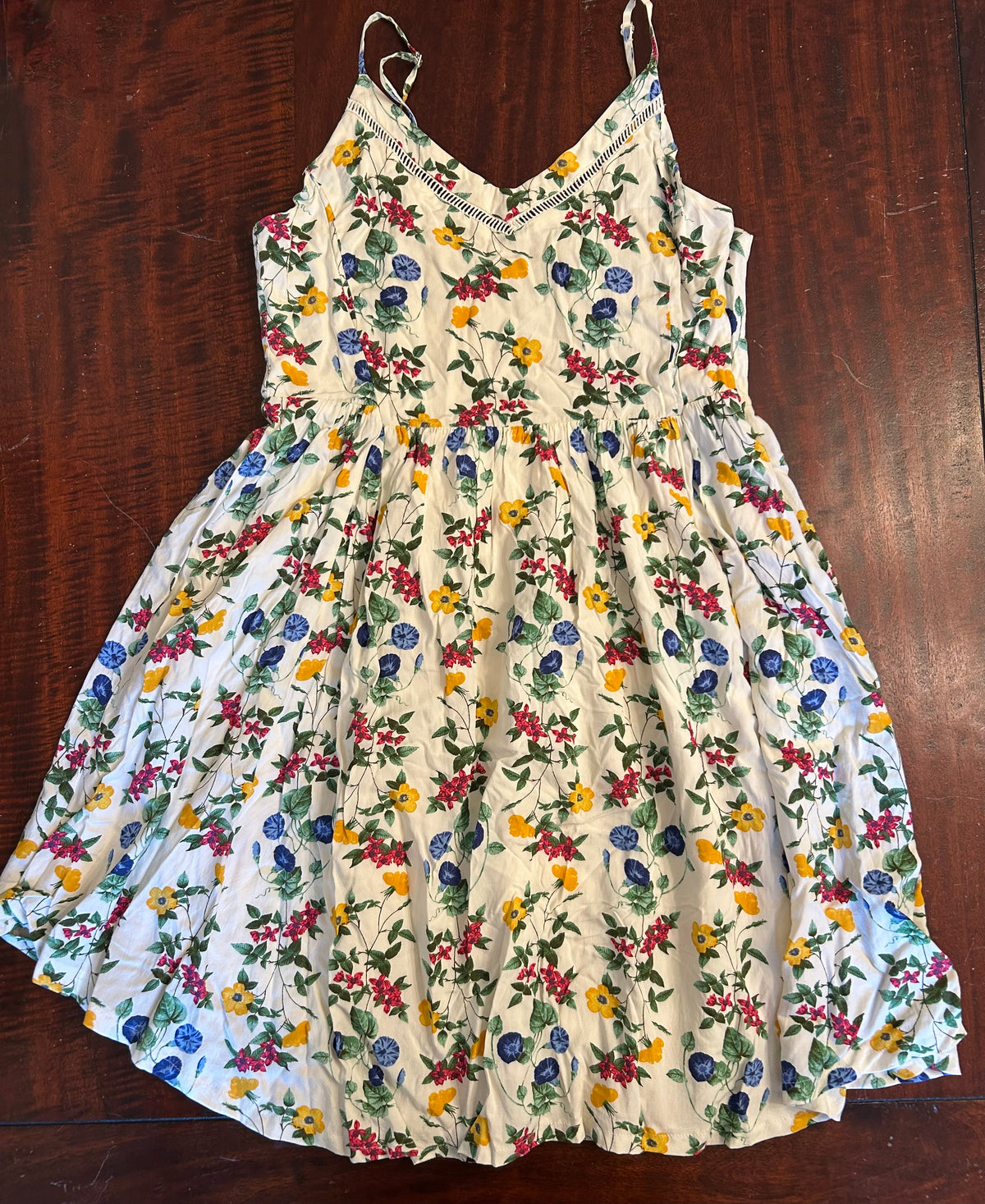OLD NAVY STRAPLESS DRESS GUC FLOWERS - size Junior - M (7/9)