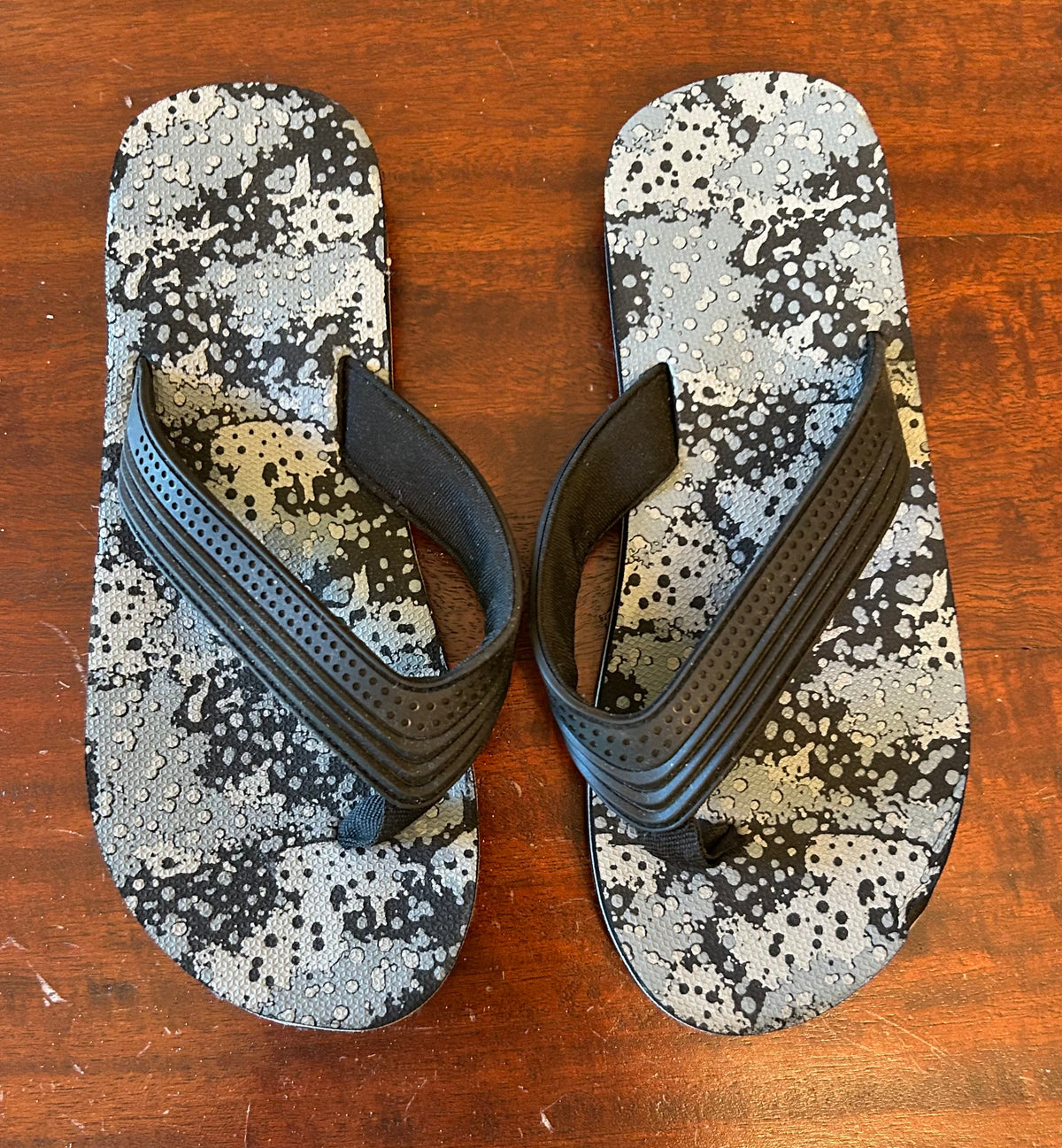 BLACK FLIP FLOPS VGUC - size Shoes - Adult 5