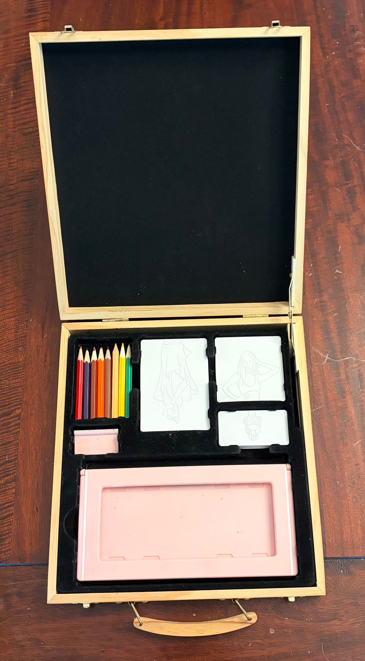 DESIGNER ACTIVITY BOX SKETCH CREATION, PENS