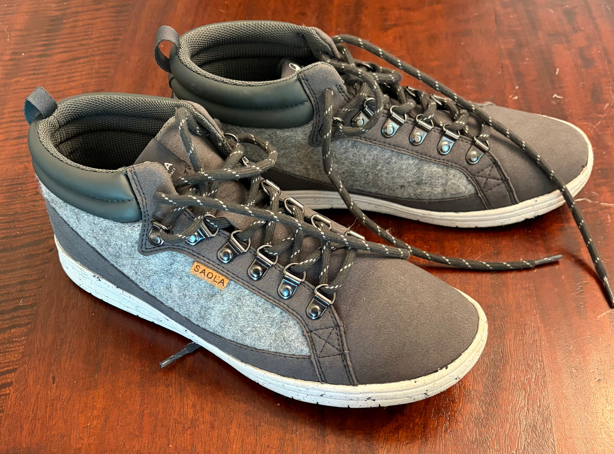SOALA LIGHT CANVAS SHOE VGUC LIGHT GREY - size Shoes - Adult 10