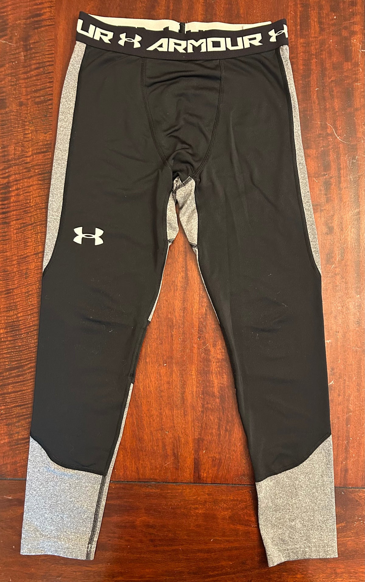 UNDERARMOR WARM UP PANTS SPORTS GUC - size Youth - 8 (M)
