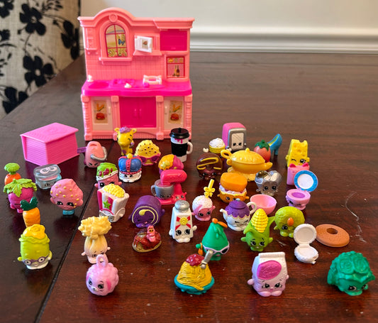 SHOPKINS KITCHEN & FIGURINES