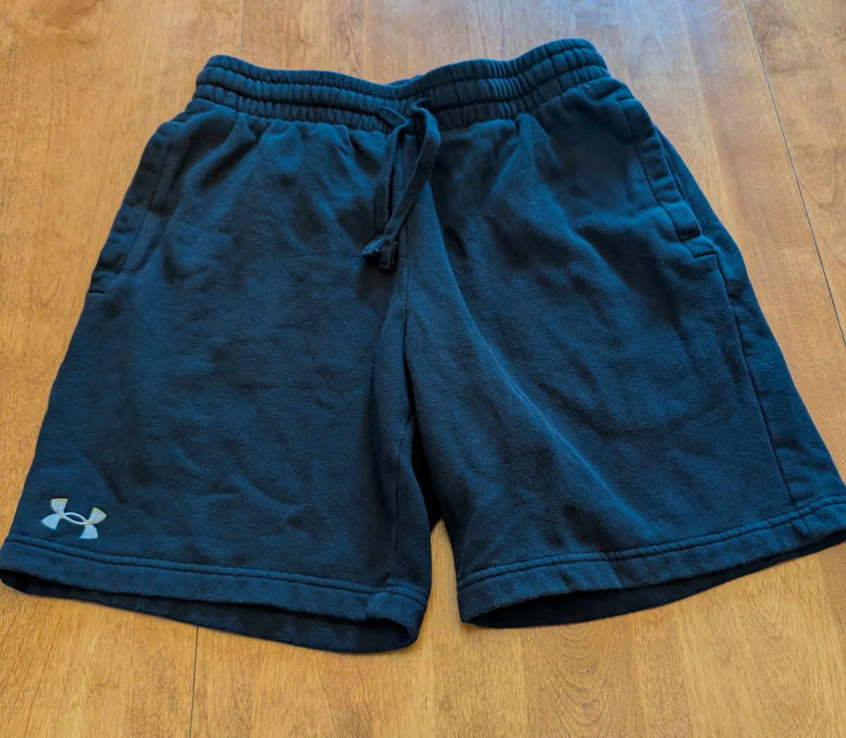 Under armor shorts Black - size Teen/Men - M (32-34)