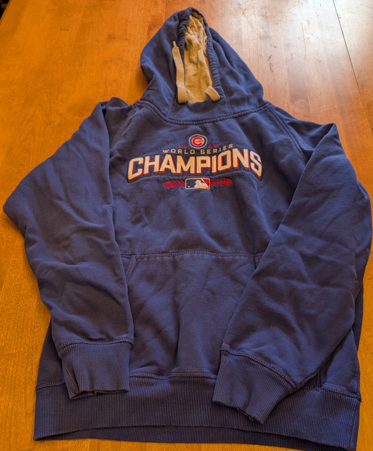 Cubs hoodie - size Teen/Men - M (32-34)