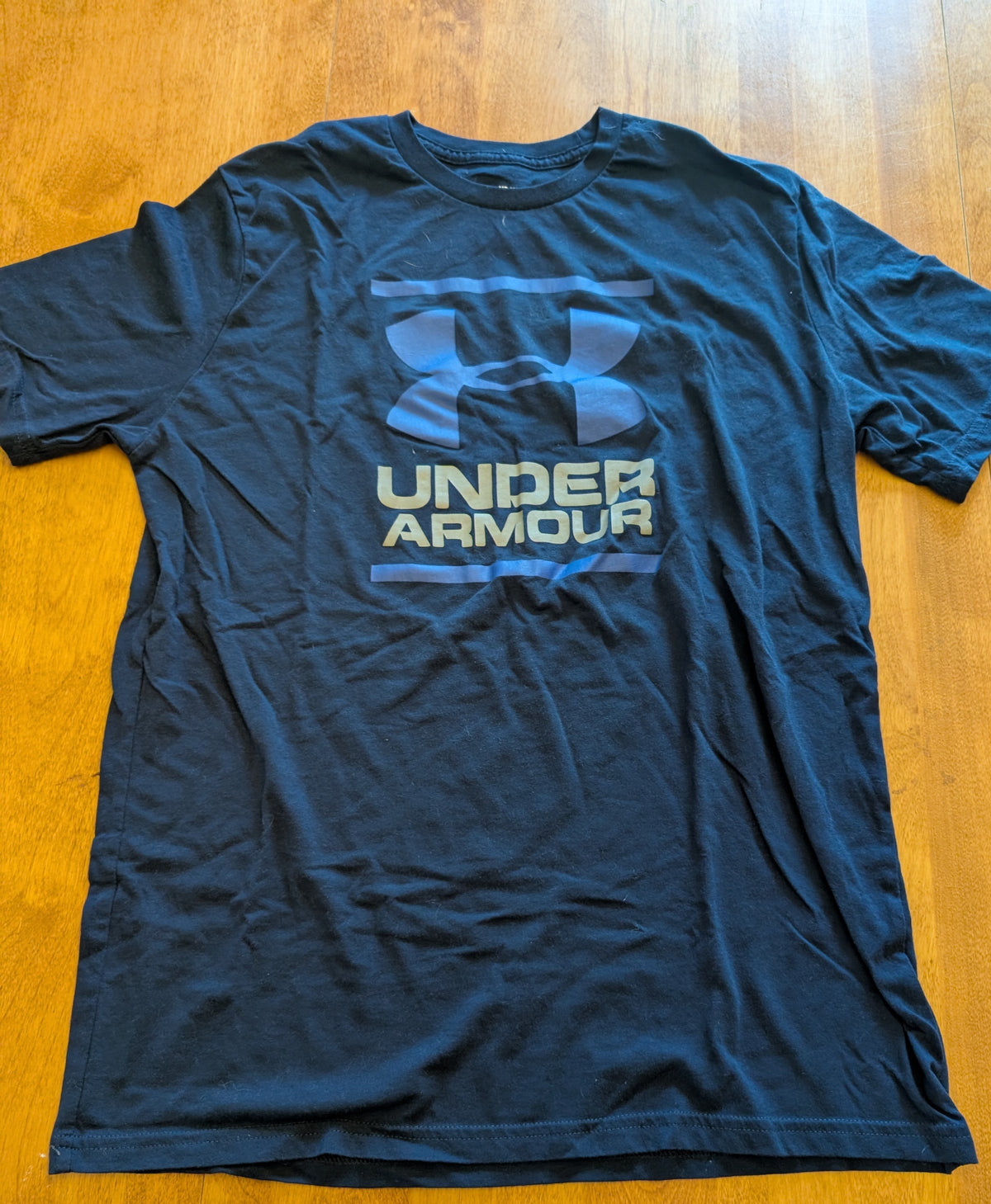 Under armor shirt Navy - size Teen/Men - M (32-34)