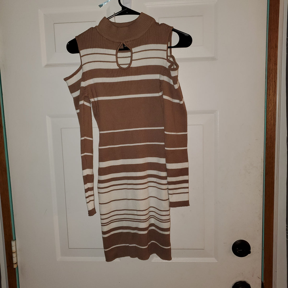 Shoulder cut out Sweater dress - size Junior - M (7/9)