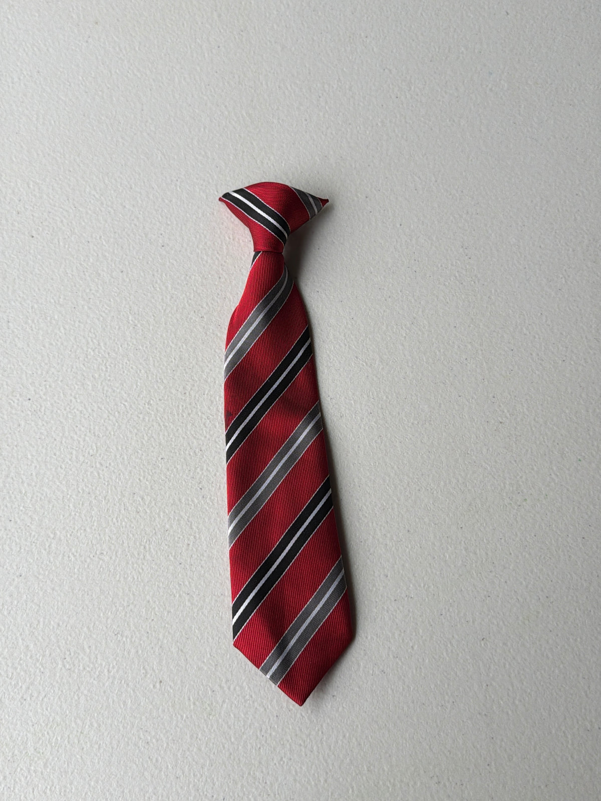 Tie red