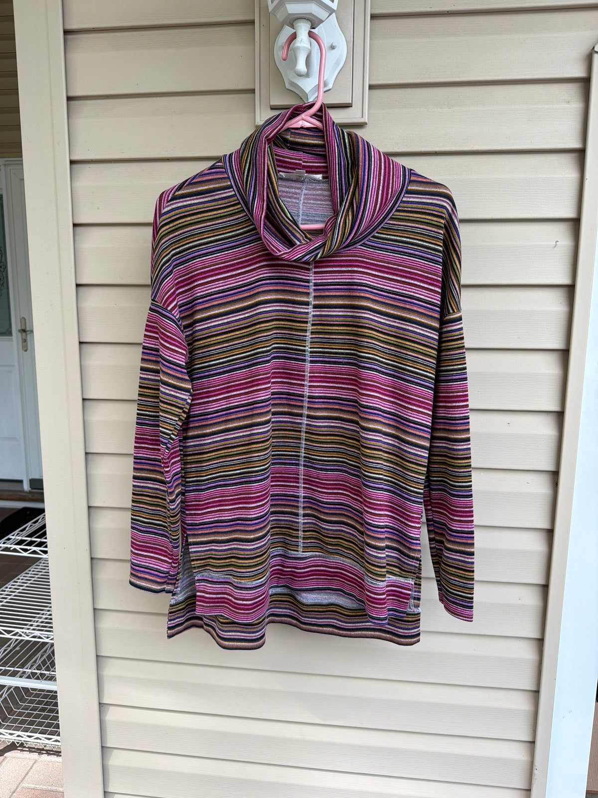 Multi color light weight Turtle neck - size Women - M (8/10)
