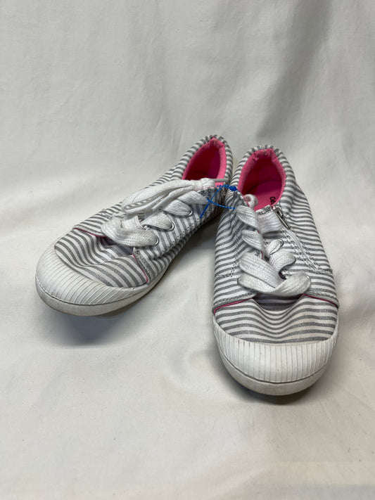 Cat & Jack grey & white stripe gym shoe - GUC - size Shoes - Kids 5