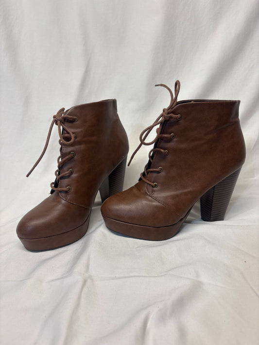 Mossimo brown heeled boootie w/ laces - size Shoes - Adult 8