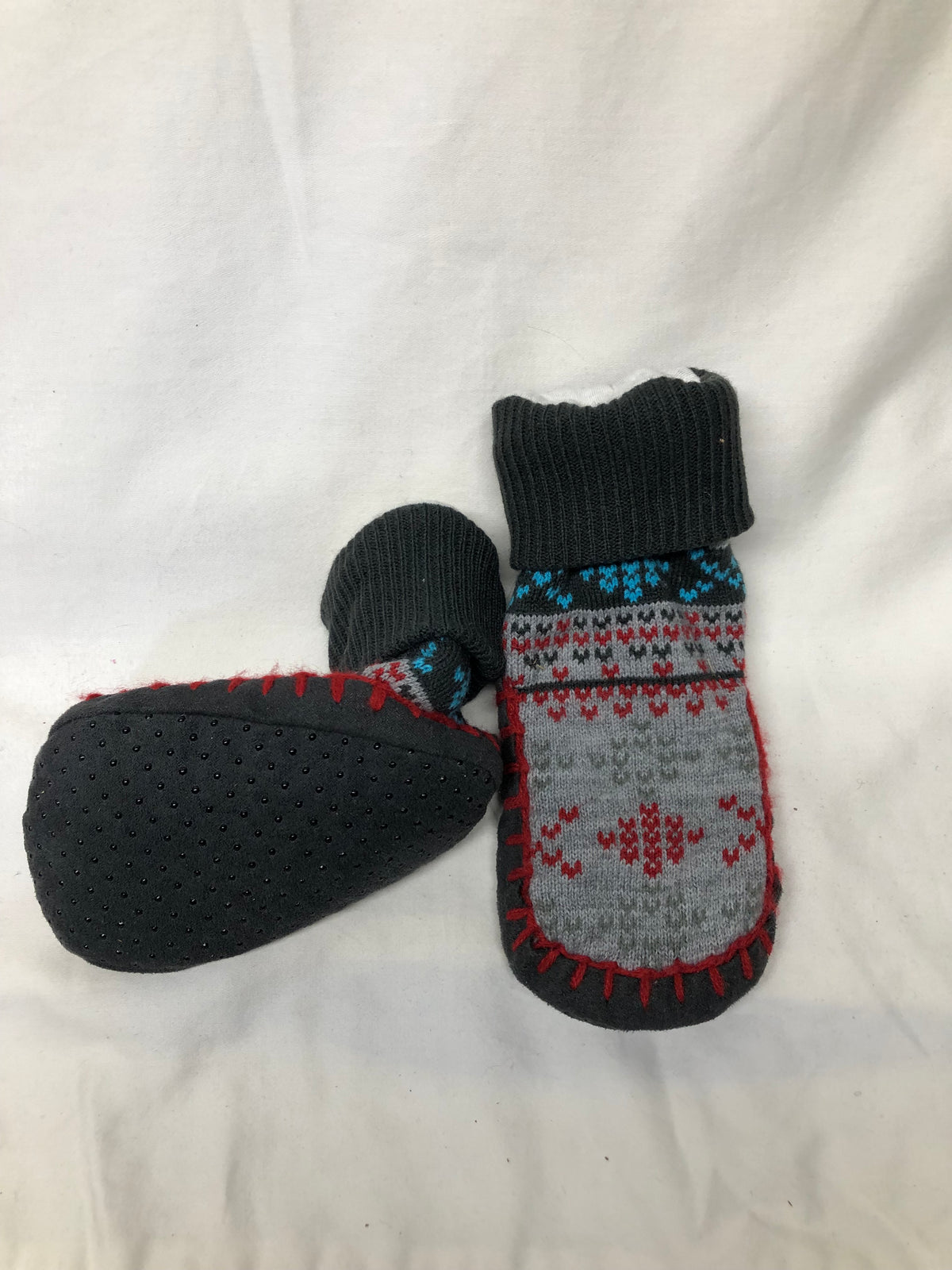 *** Grey & red slipper socks sz 12-24 mo - size Shoes - Baby 2 / 3-6 mo