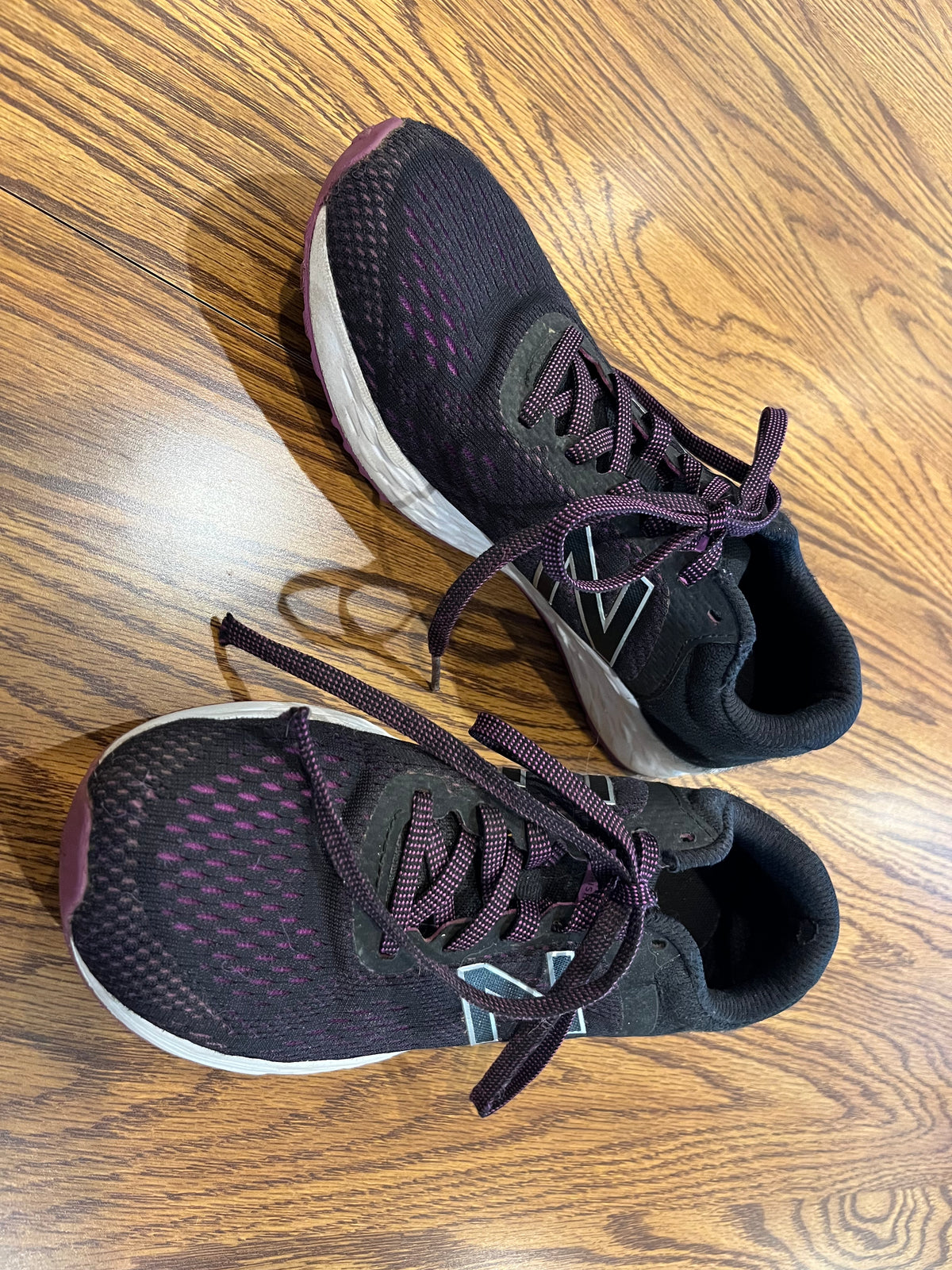 New Balance black & purple gym shoes - size Shoes - Adult 8
