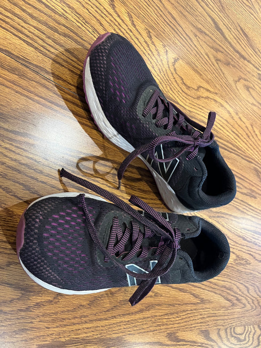 New Balance black & purple gym shoes - size Shoes - Adult 8