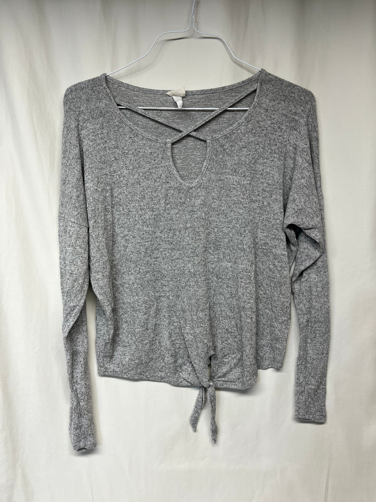 Caution to the Wind grey l/s crop top w/ tie & - size Junior - M (7/9)