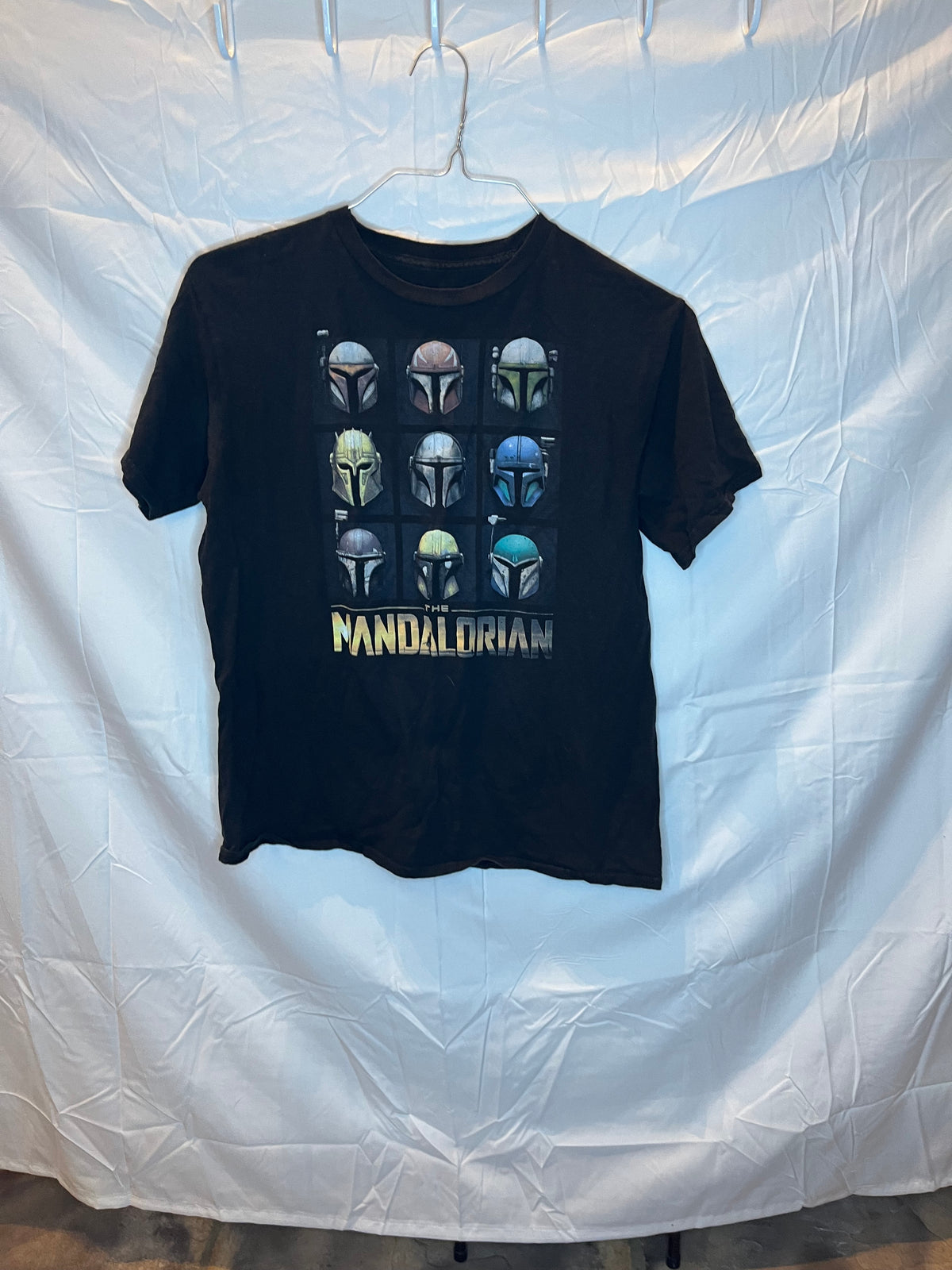 Star Wars Mandalorian black 9 helmets tee - size Youth - 14 (XL)