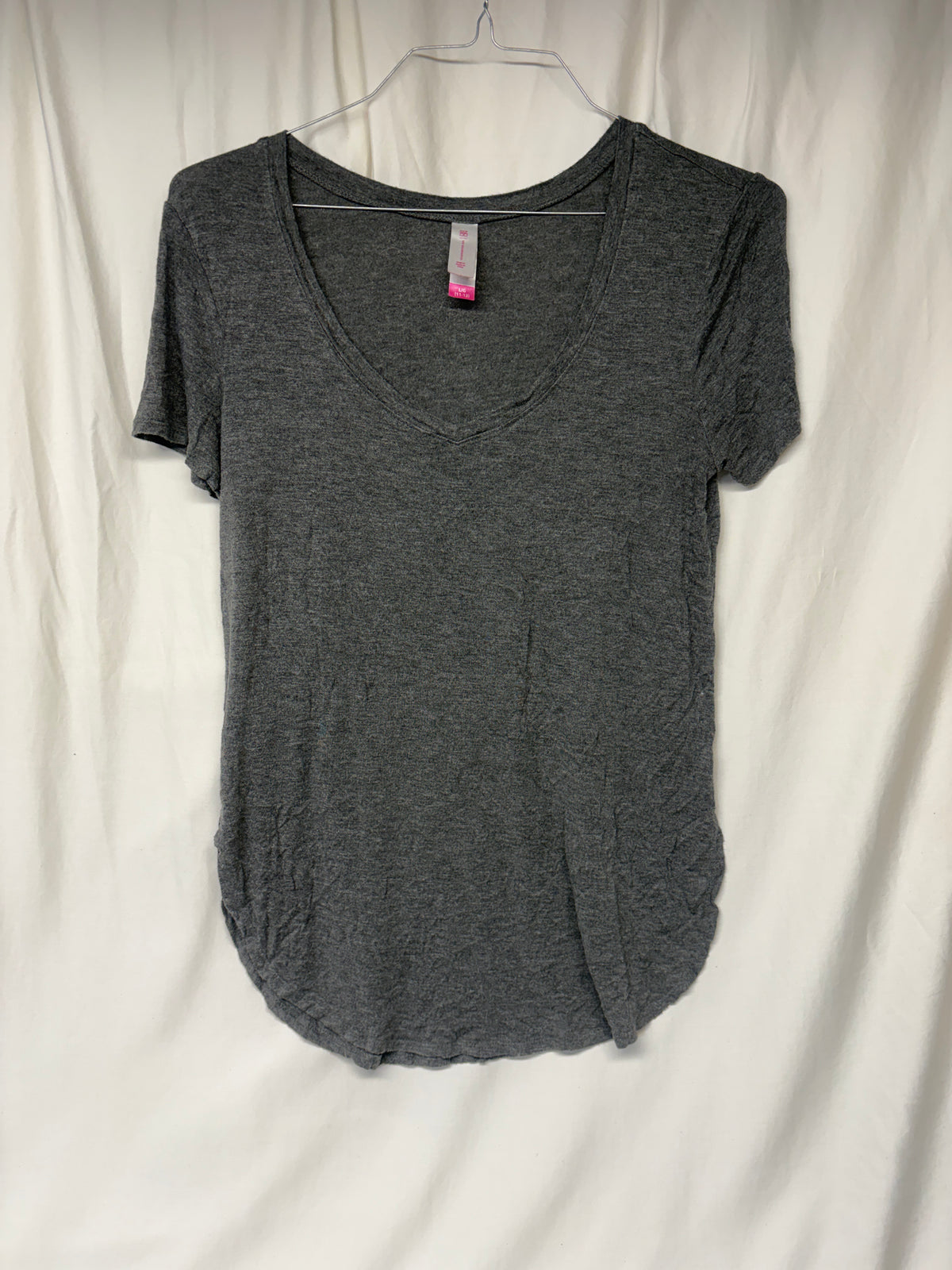 No Boundaries charcoal s/s v-neck tee - size Junior - L (11/13)