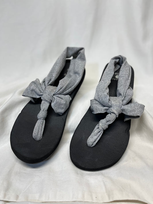 Shade & Shore black & grey yoga sandals - size Shoes - Kids 4