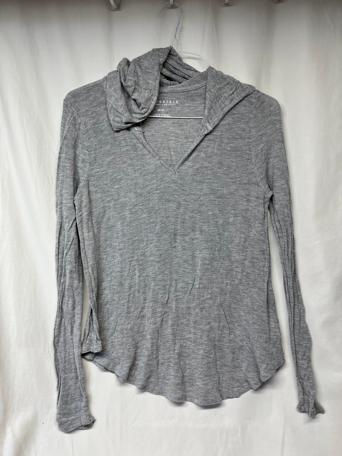 Aeropostale grey hooded v-neck l/s top - size Women - M (8/10)