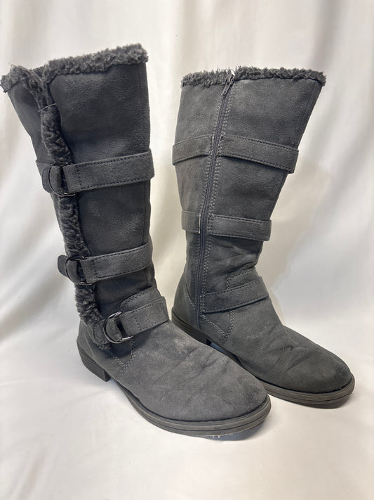 Relativity grey tall sueded boot w/ fuzzy top - size Shoes - Adult 8