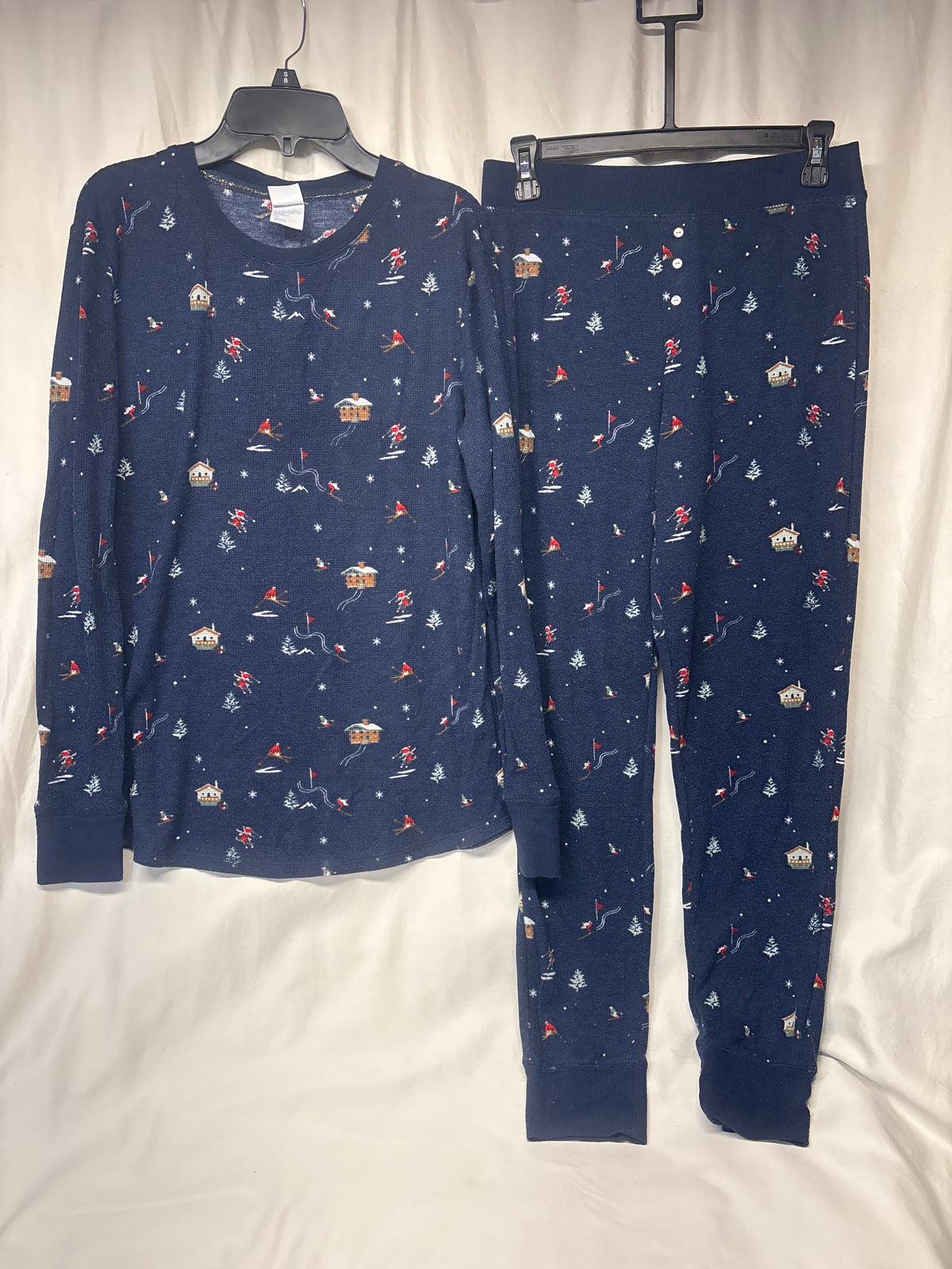 Stars Above 2pc PJs navy waffle w/ ski theme - size Women - M (8/10)