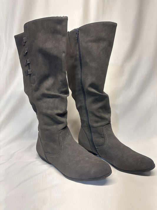 Cliffs by White Mountain grey sueded tall boots - size Shoes - Adult 9