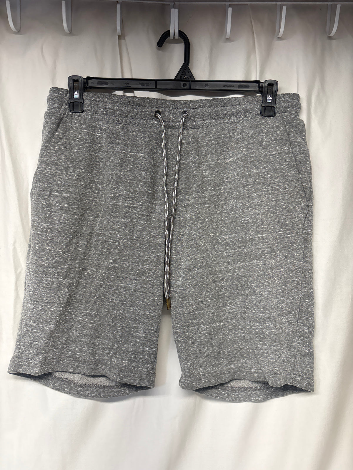 Essex Crossing heathered grey knit shorts - size Teen/Men - L (36-38)