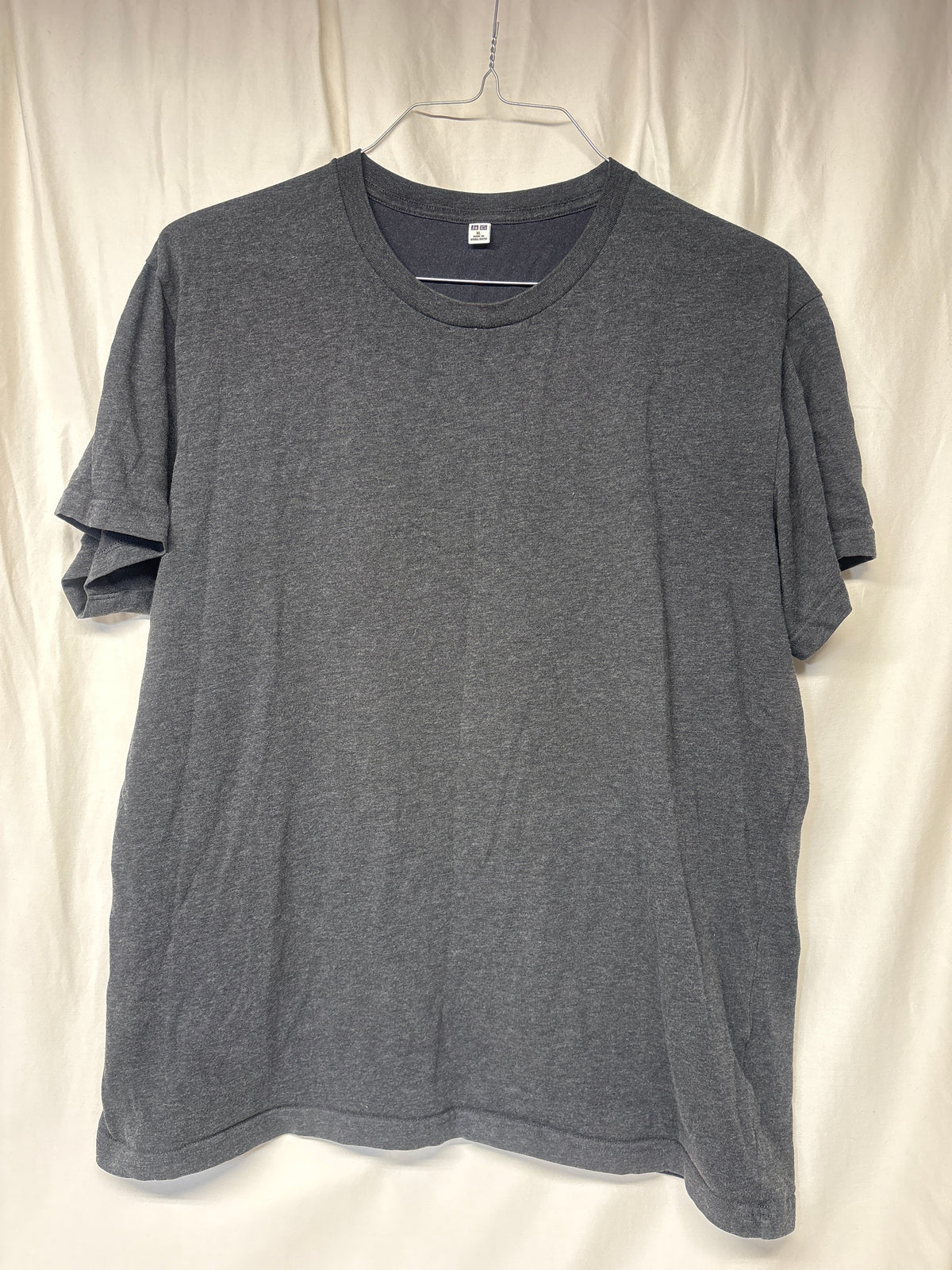 Charcoal grey tee - size Teen/Men - XL (40-42)