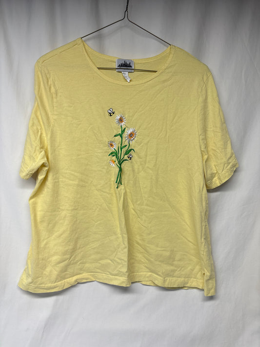 Metropolitan yellow daisy tee w/ bees - size Women - 1X (16/18W)