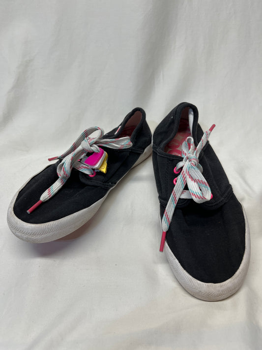Roxy black w/ pink shoe canvas w/ lace charms - size Shoes - Kids 4