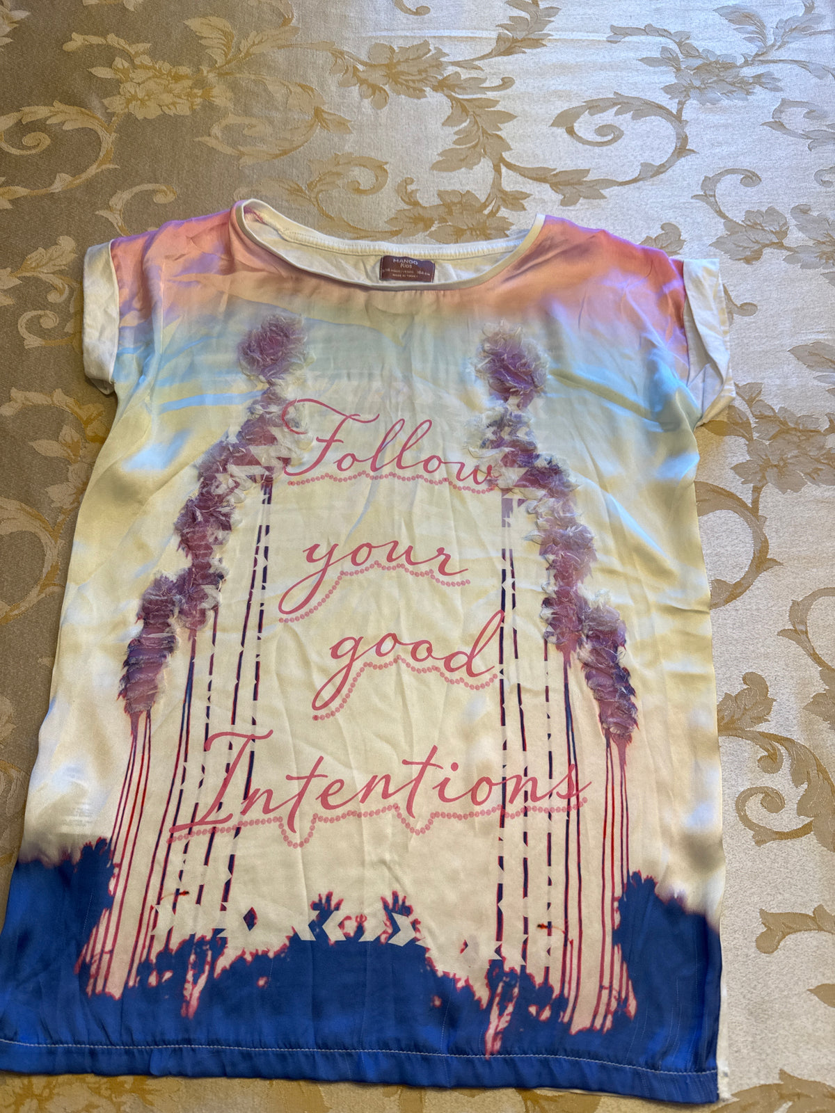 Satiny tee VGUC Follow good intentions - size Youth - 14 (XL)