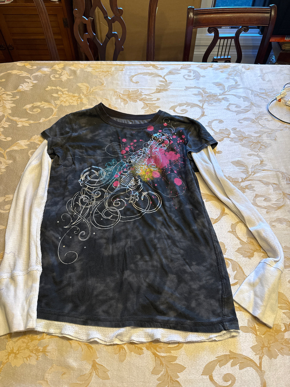 Gray layer l/s tee Guitar GUC - size Youth - 14 (XL)