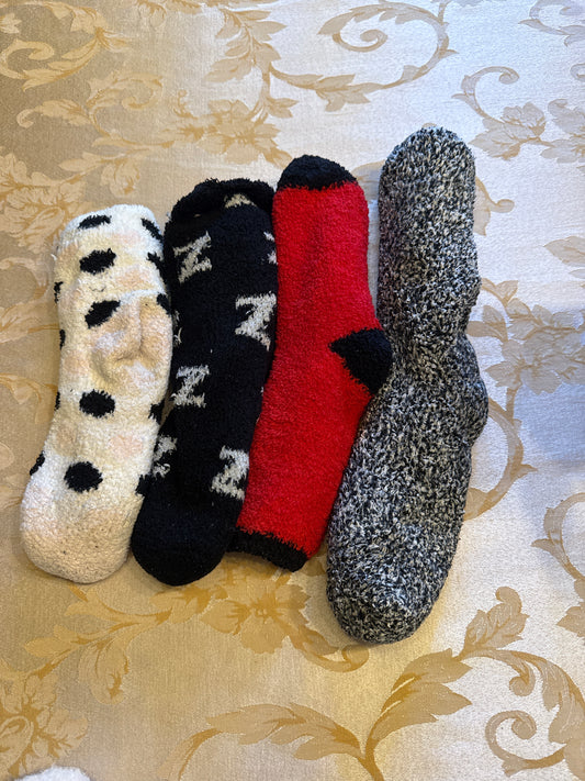 4pr fuzzy socks PLAY +