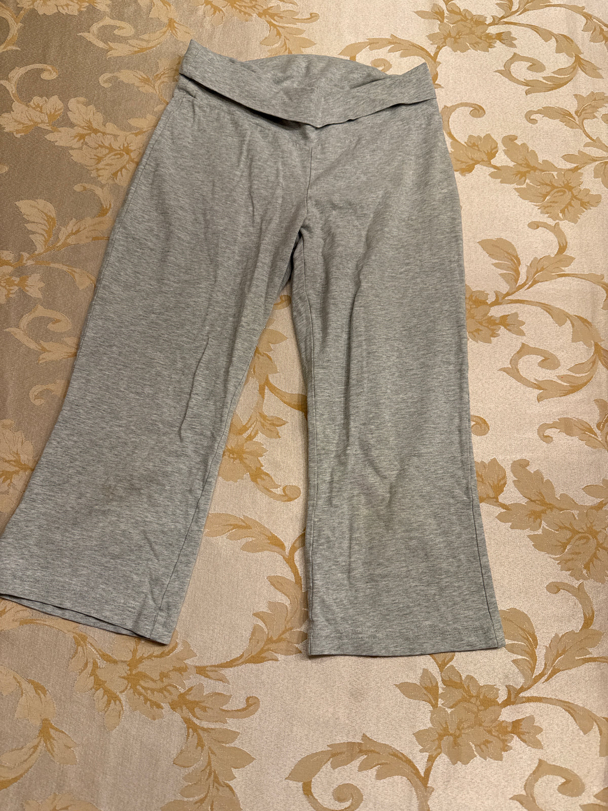 Gray yoga capri Roll waist VGUC - size Youth - 12 (L)