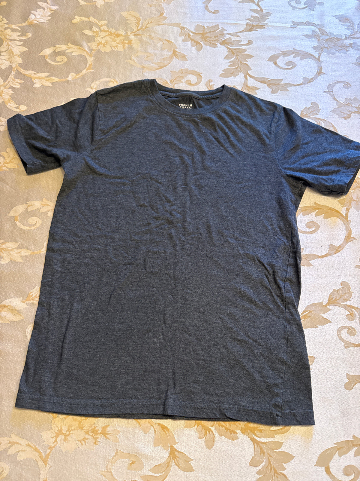 Dark gray tee VGUC - size Youth - 14 (XL)