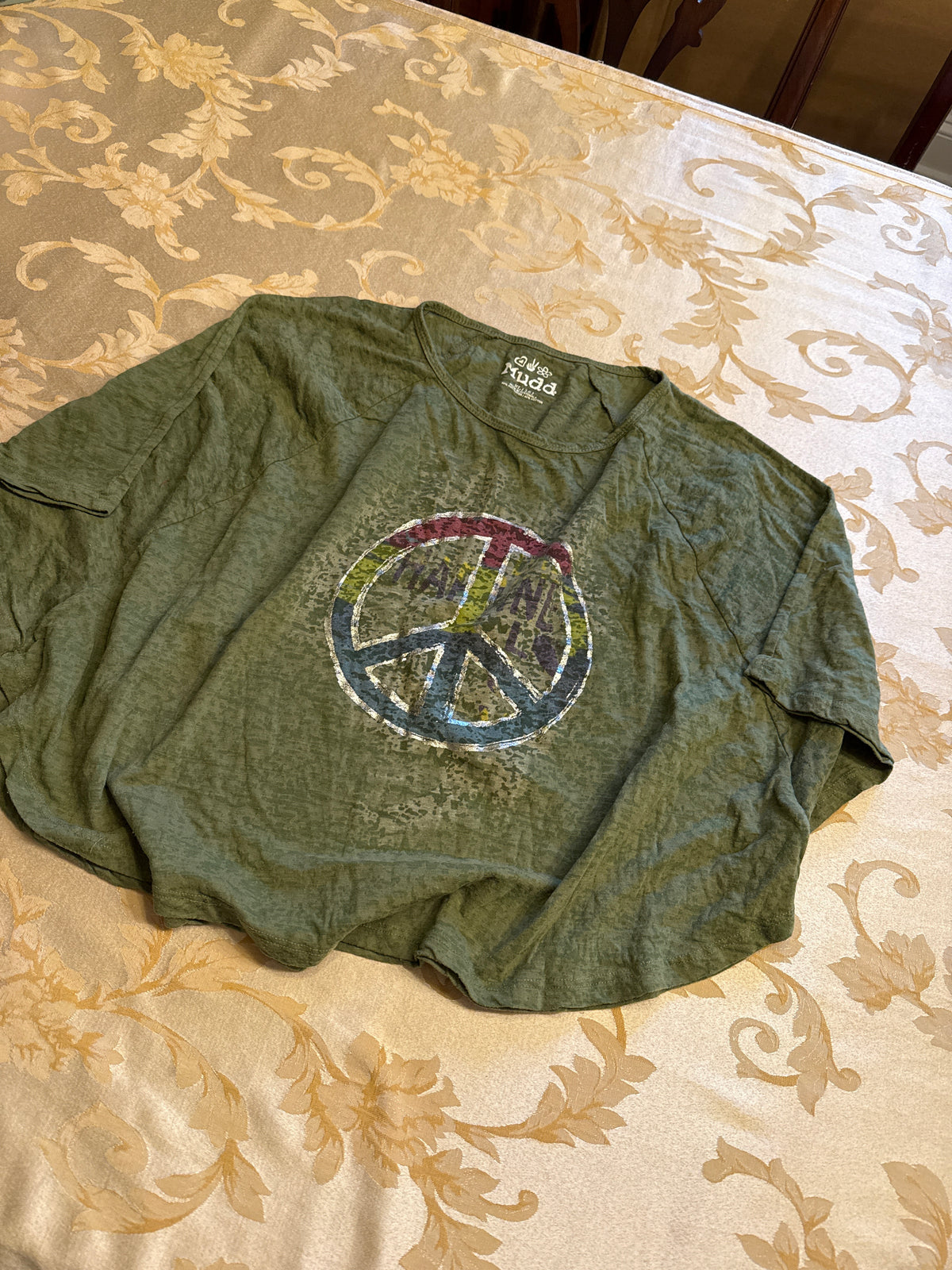 Olive peace tee VGUC Batwing sleeves - size Youth - 16 (XL)