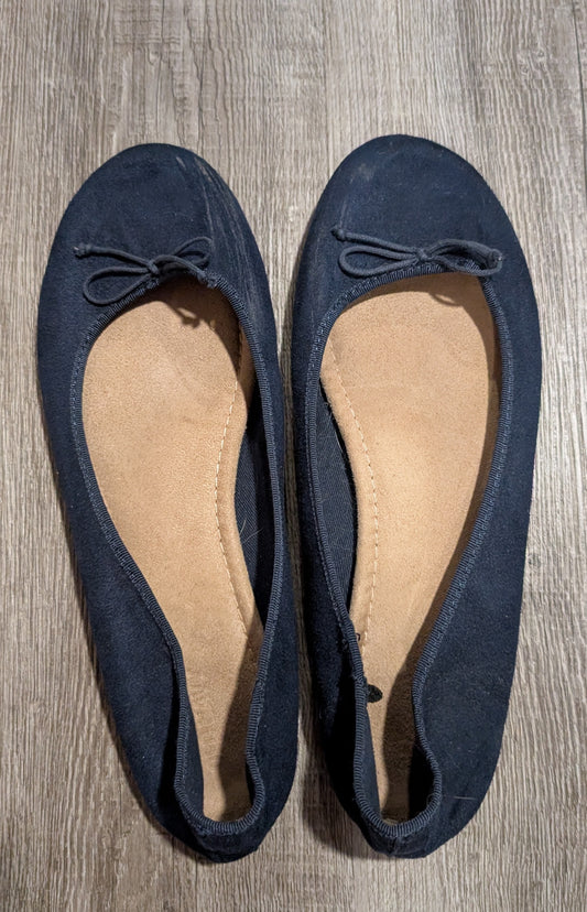 Navy blue flats GUC - size Shoes - Adult 10