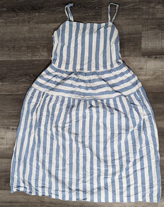 Universal Thread Blue/ White sundress w/pockets - size Junior - M (7/9)