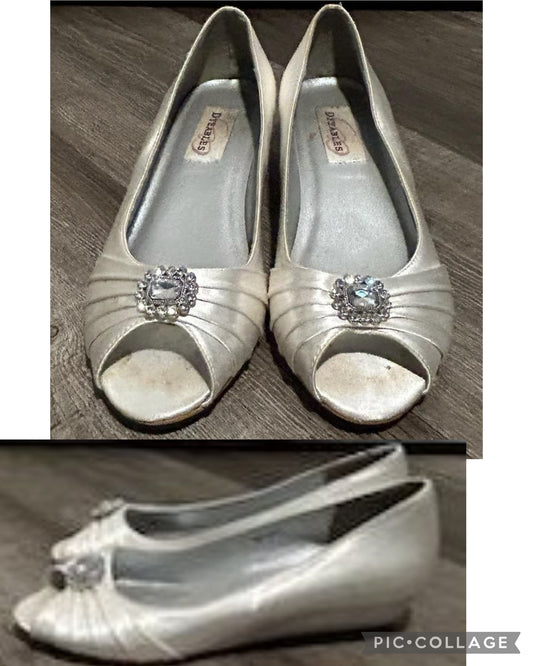 Dyeables dress shoe With gem dec GUC - size Shoes - Adult 8 1/2