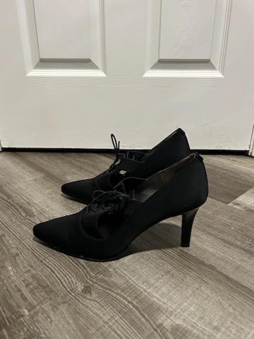 Bandolino black 3 heels Tie detail EUC - size Shoes - Adult 8 1/2