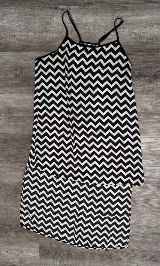 B&W Chevron High/low Forever 21 size S - size Junior - S (3/5)